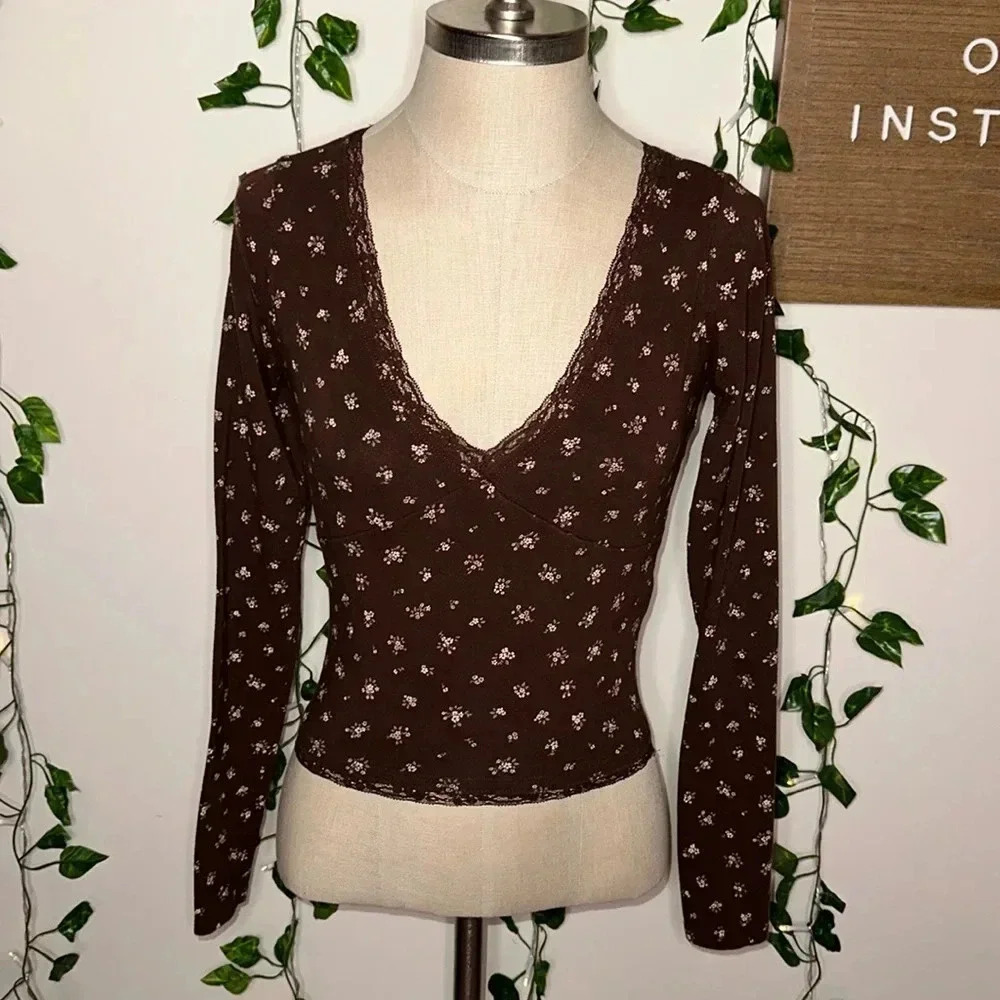 Hollister Lace Trimmed Longsleeve Baby Tee